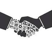 メモを取る女性